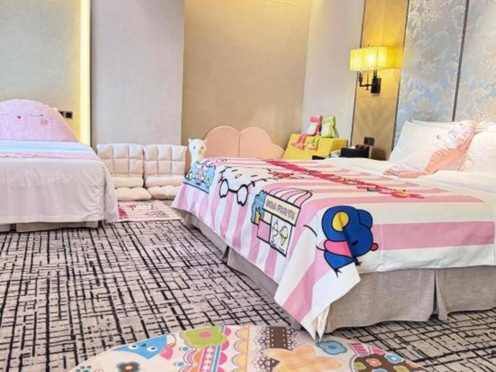 Bed in Green Westdon Hotel