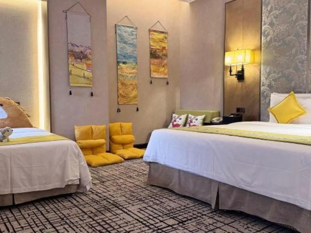 Bed in Green Westdon Hotel