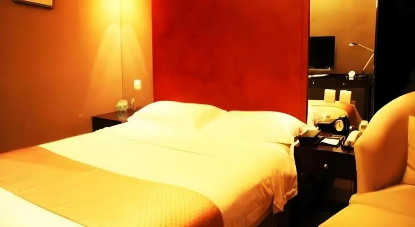 Bed in Green Westdon Hotel