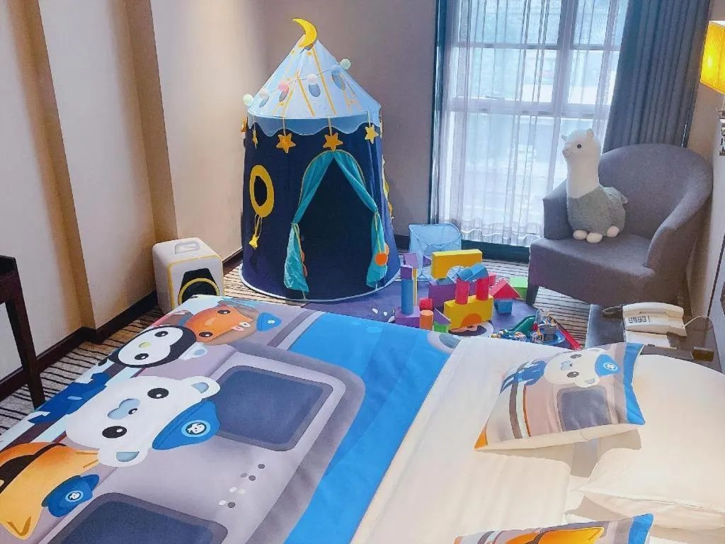 Bed in Green Westdon Hotel