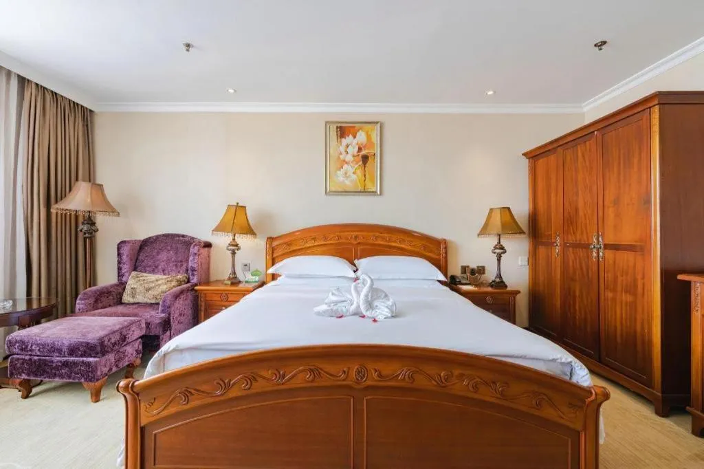 Bed in Chongqing River Romance Hotel