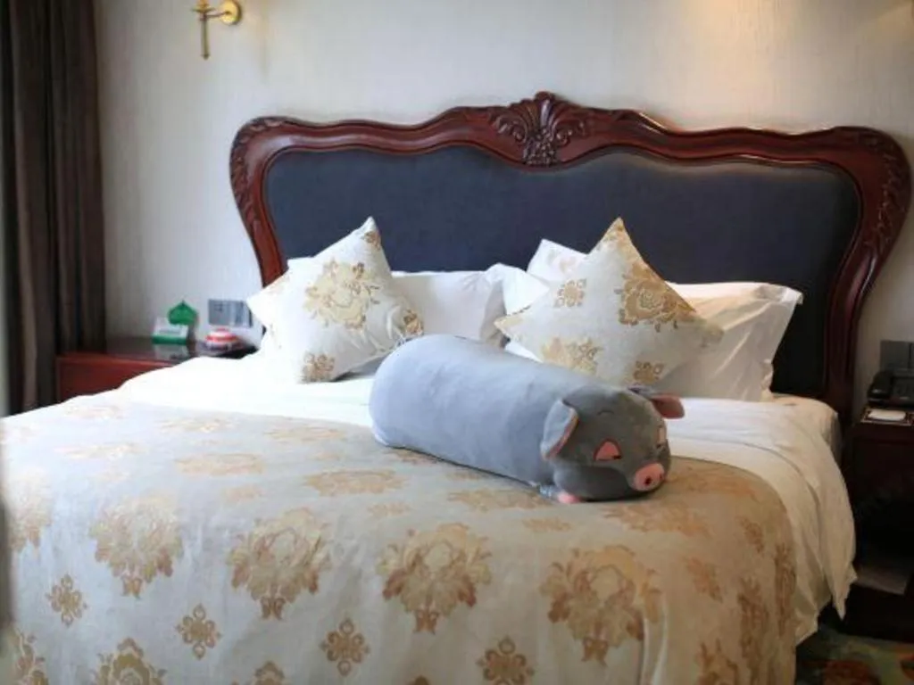 Bed in Chongqing River Romance Hotel