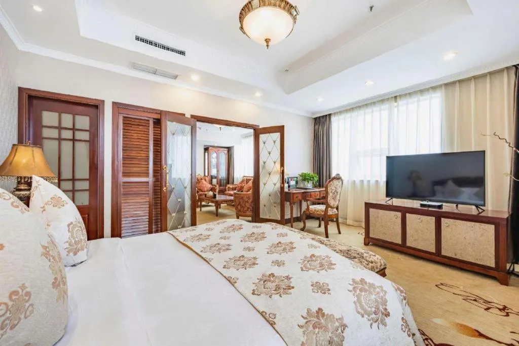 Bed in Chongqing River Romance Hotel