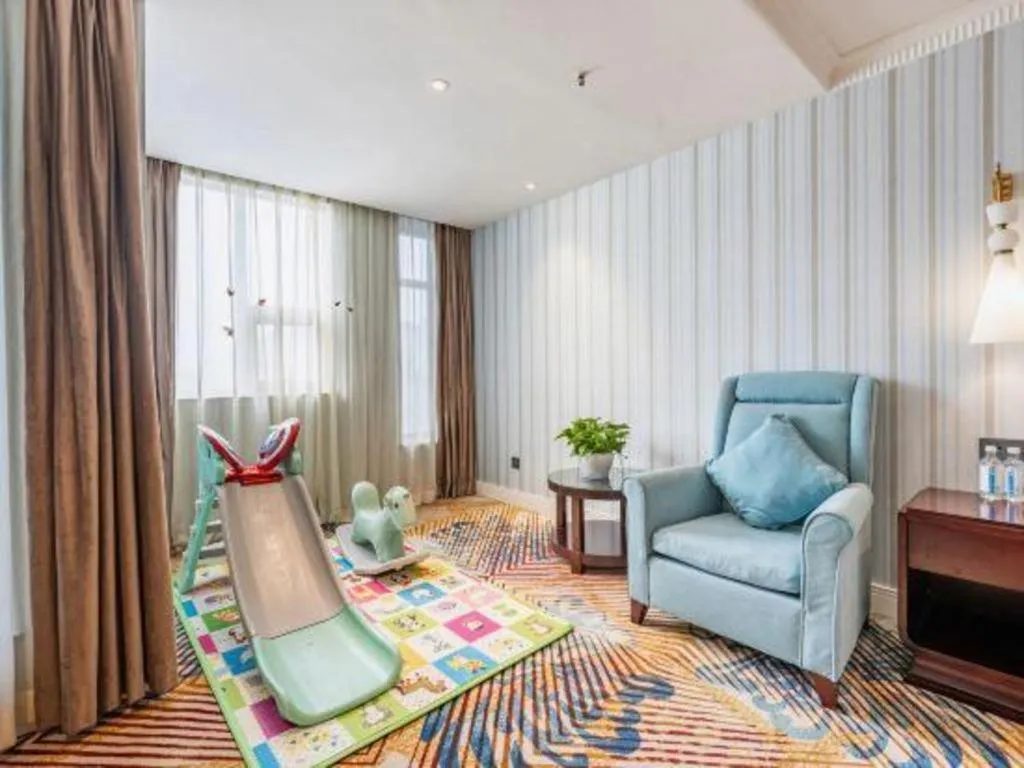 Chongqing River Romance Hotel