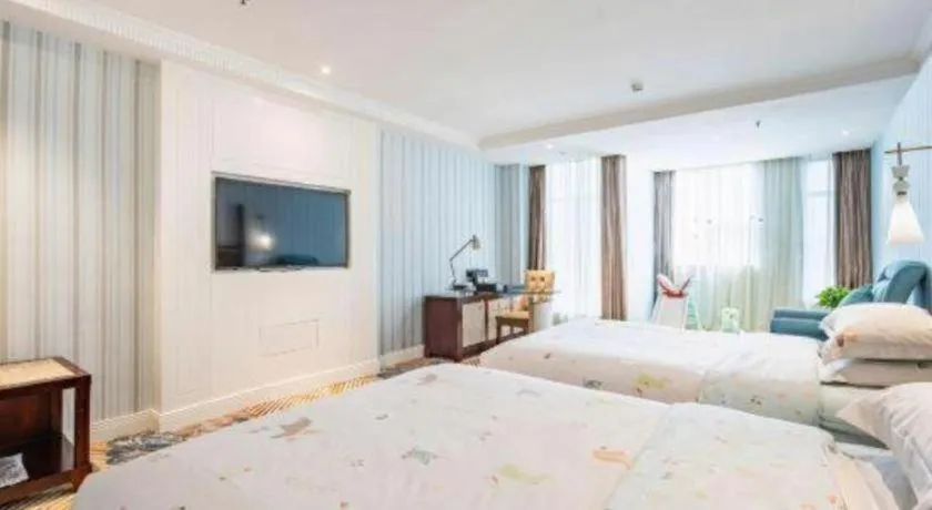 Bed in Chongqing River Romance Hotel