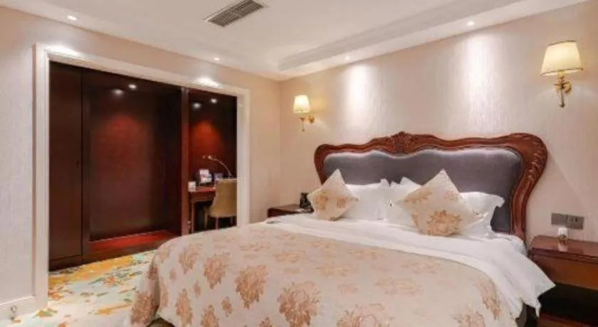 Bed in Chongqing River Romance Hotel