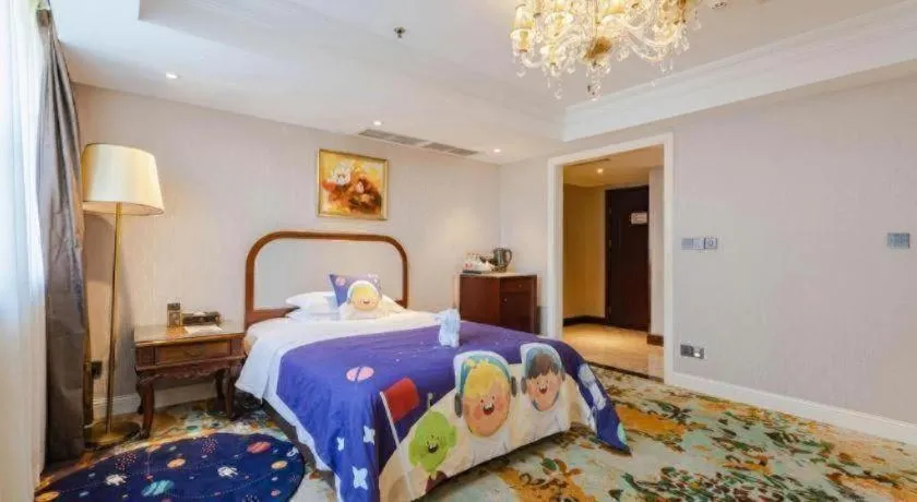 Bed in Chongqing River Romance Hotel