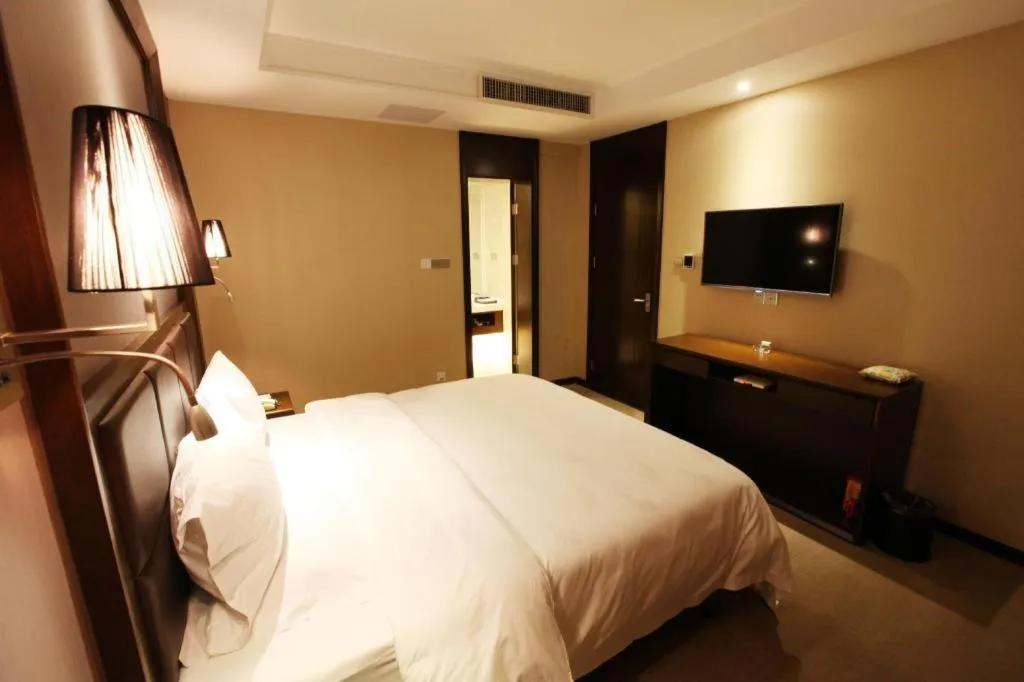Bed in Yichang Three Gorges Project Hotel