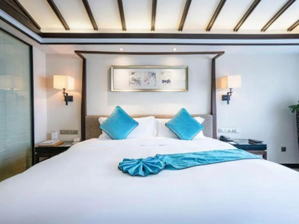 Bed in Fuyang International Trade Centre Hotel