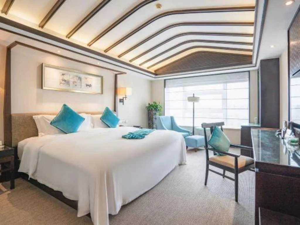 Bed in Fuyang International Trade Centre Hotel