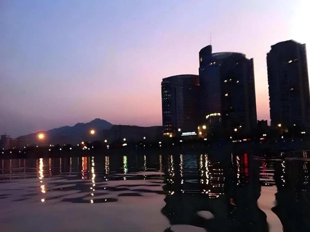Fuyang International Trade Centre Hotel
