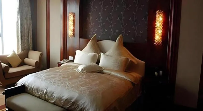 Bed in Fuyang International Trade Centre Hotel