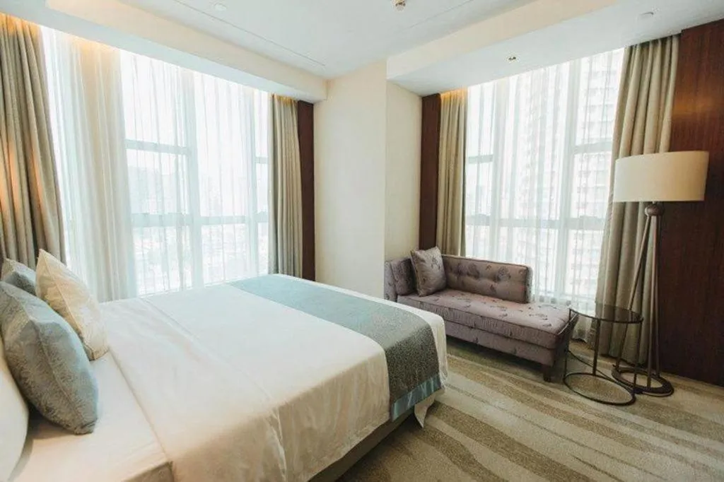 Bed in Grand Soluxe Zhongyou Hotel Shenzhen