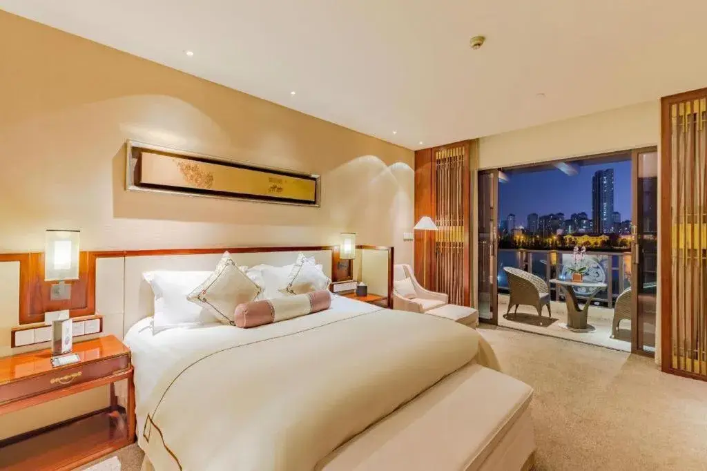 Bed in Tong Que Tai Jinling Hotel Tongling Anhui Bed in Tong Que Tai Jinling Hotel Tongling Anhui