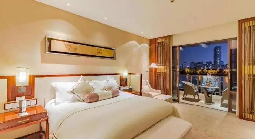 Bed in Tong Que Tai Jinling Hotel Tongling Anhui Bed in Tong Que Tai Jinling Hotel Tongling Anhui