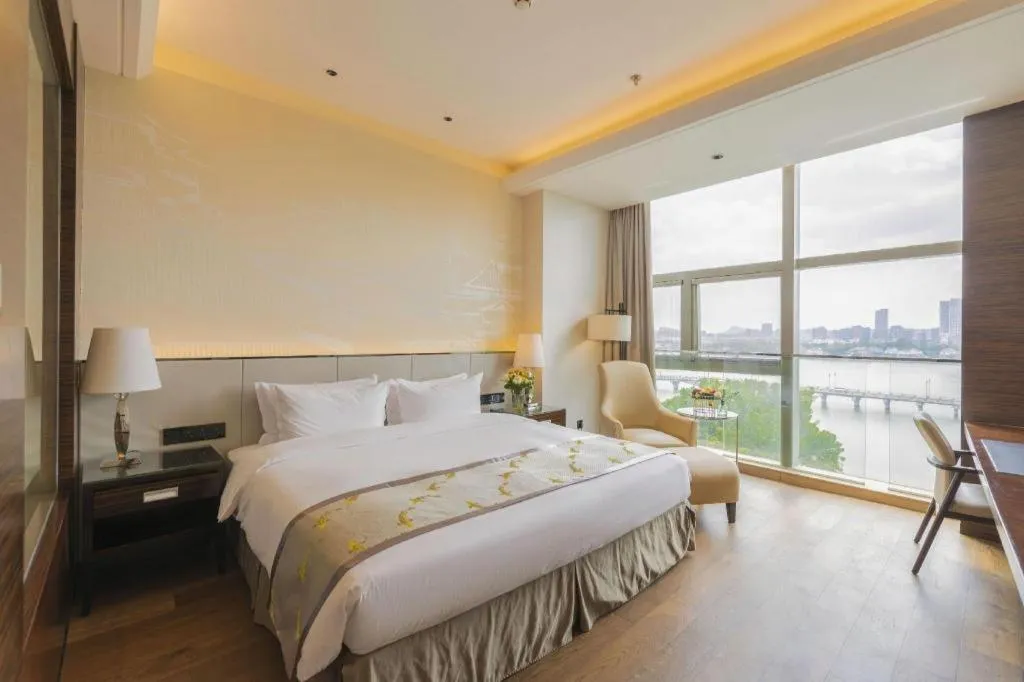 Bed in Nanjing Lakehome Hotels and Resorts