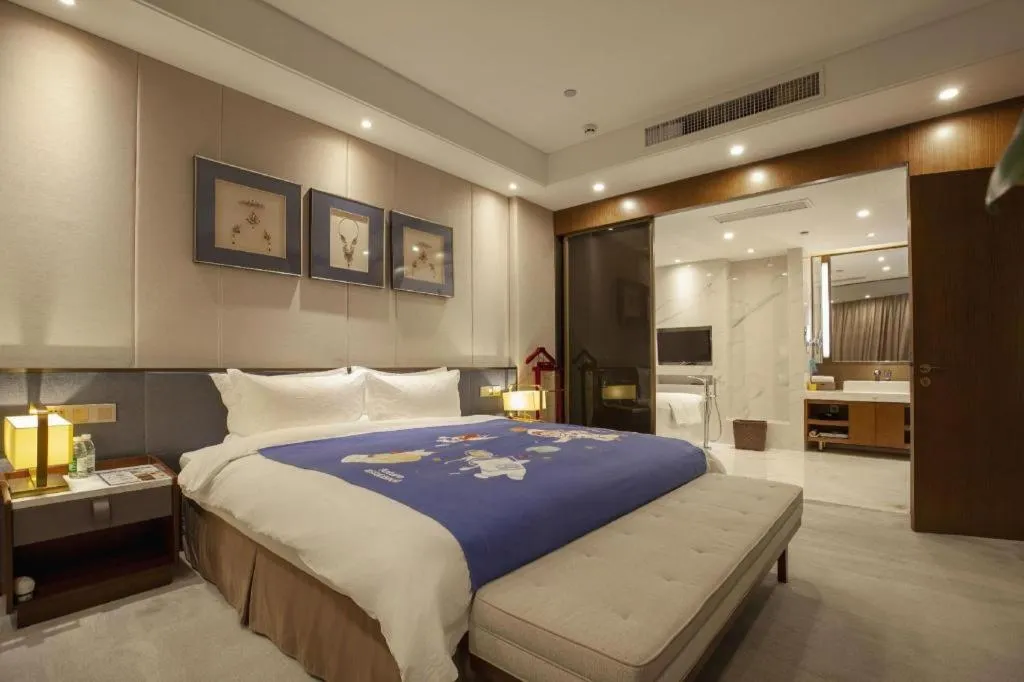 Bed in Nanjing Lakehome Hotels and Resorts
