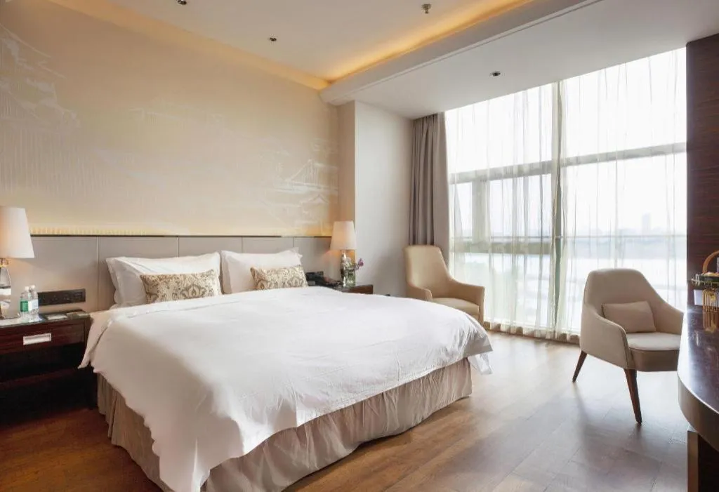 Bed in Nanjing Lakehome Hotels and Resorts