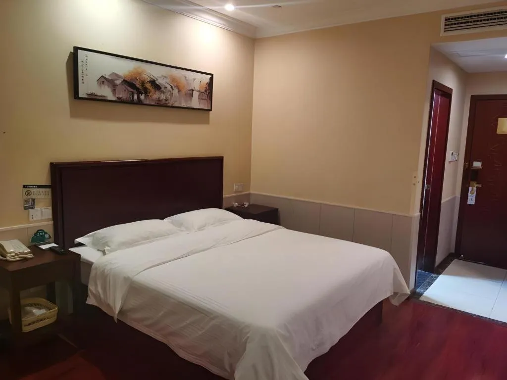 Bed in GreenTree Inn Suzhou Dongxing Road Xinye Square Express Hotel