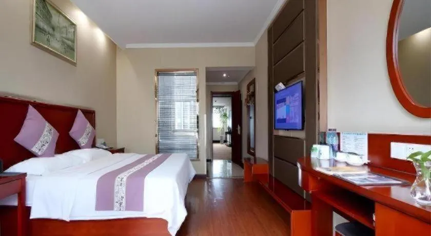 Bed in GreenTree Inn ChiZhou QinGYAng Miaoqian Road Rongxing Building Business Hotel