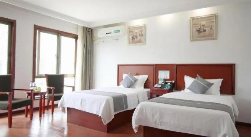 Bed in GreenTree Inn ChiZhou QinGYAng Miaoqian Road Rongxing Building Business Hotel