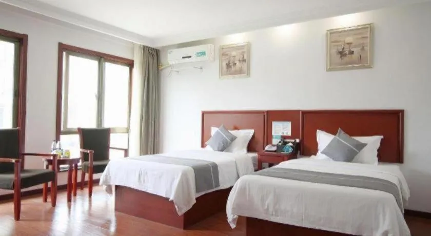 Bed in GreenTree Inn ChiZhou QinGYAng Miaoqian Road Rongxing Building Business Hotel