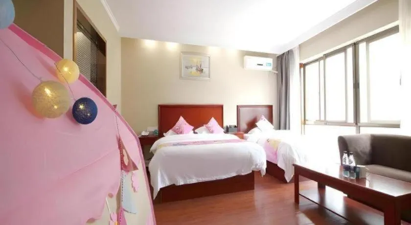 Bed in GreenTree Inn ChiZhou QinGYAng Miaoqian Road Rongxing Building Business Hotel