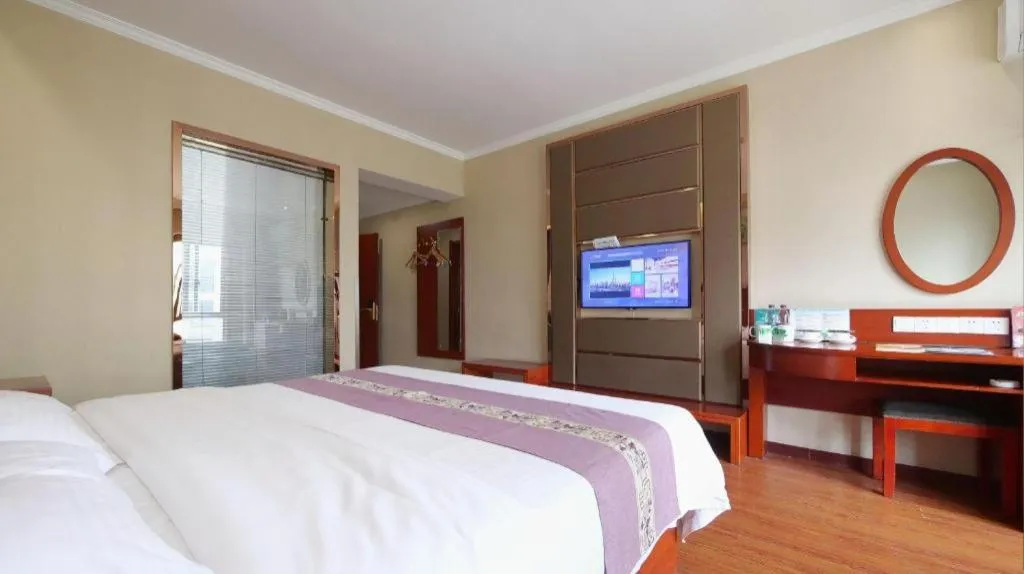 Bed in GreenTree Inn ChiZhou QinGYAng Miaoqian Road Rongxing Building Business Hotel