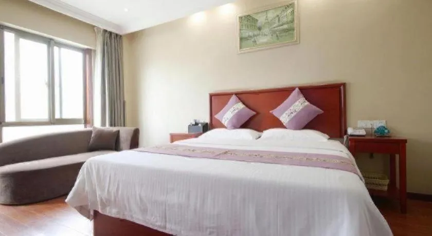 Bed in GreenTree Inn ChiZhou QinGYAng Miaoqian Road Rongxing Building Business Hotel