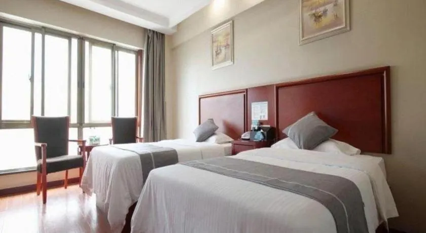 Bed in GreenTree Inn ChiZhou QinGYAng Miaoqian Road Rongxing Building Business Hotel
