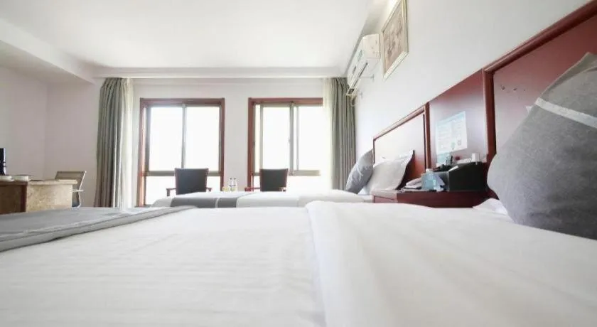 Bed in GreenTree Inn ChiZhou QinGYAng Miaoqian Road Rongxing Building Business Hotel