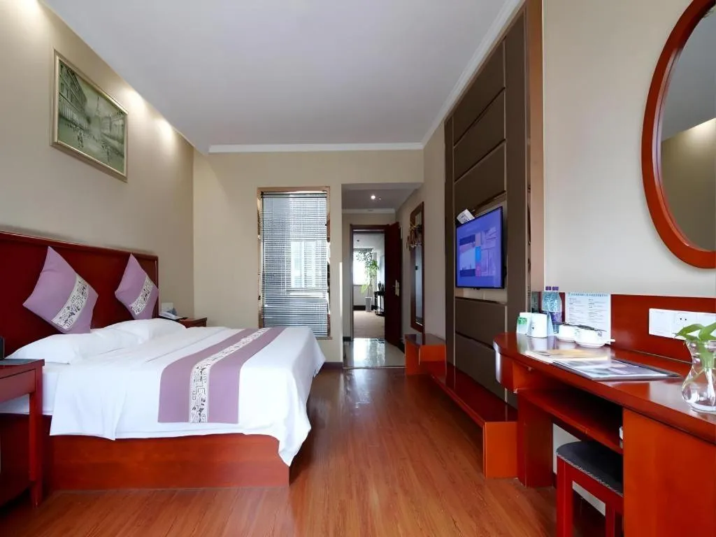 Bed in GreenTree Inn ChiZhou QinGYAng Miaoqian Road Rongxing Building Business Hotel