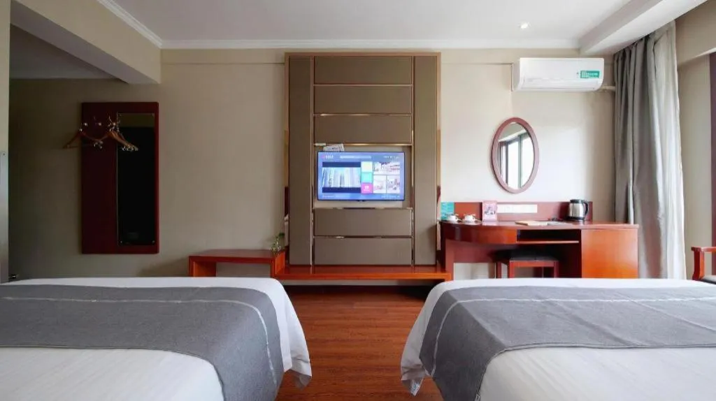 Bed in GreenTree Inn ChiZhou QinGYAng Miaoqian Road Rongxing Building Business Hotel