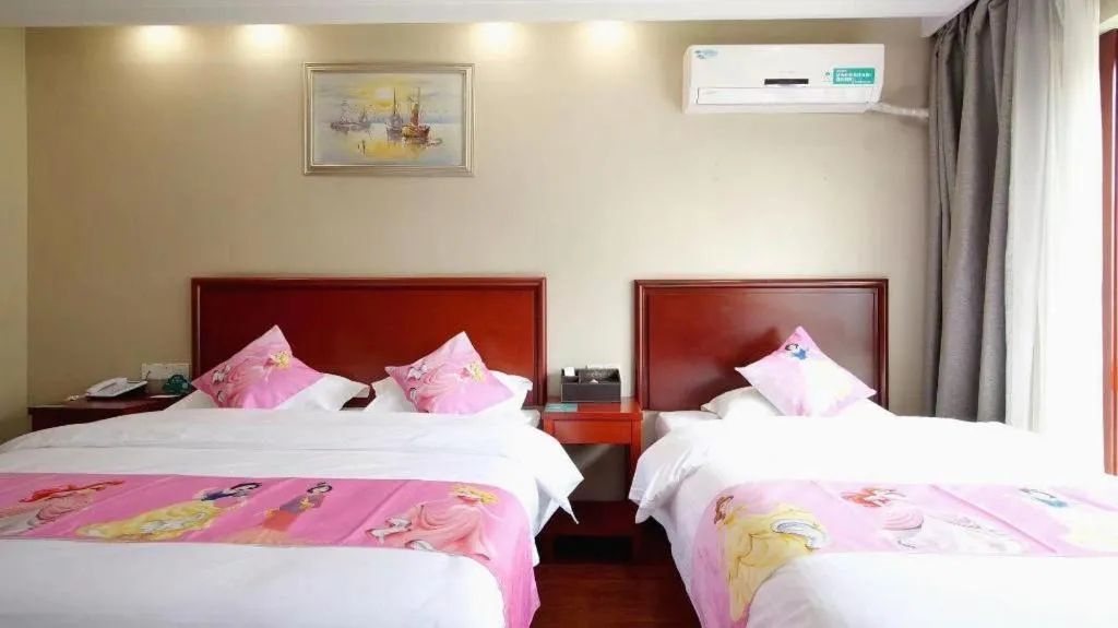 Bed in GreenTree Inn ChiZhou QinGYAng Miaoqian Road Rongxing Building Business Hotel