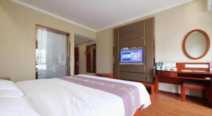 Bed in GreenTree Inn ChiZhou QinGYAng Miaoqian Road Rongxing Building Business Hotel