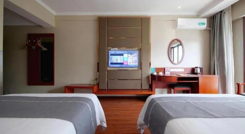 Bed in GreenTree Inn ChiZhou QinGYAng Miaoqian Road Rongxing Building Business Hotel