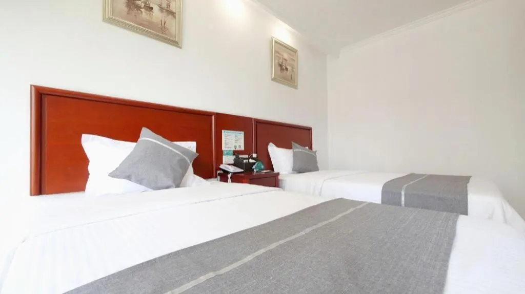 Bed in GreenTree Inn ChiZhou QinGYAng Miaoqian Road Rongxing Building Business Hotel