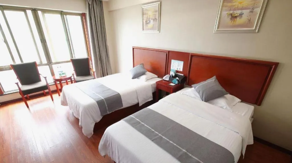 Bed in GreenTree Inn ChiZhou QinGYAng Miaoqian Road Rongxing Building Business Hotel