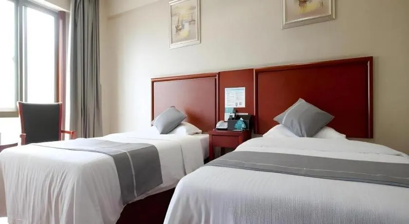 Bed in GreenTree Inn ChiZhou QinGYAng Miaoqian Road Rongxing Building Business Hotel