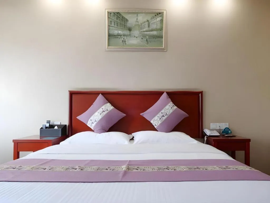 Bed in GreenTree Inn ChiZhou QinGYAng Miaoqian Road Rongxing Building Business Hotel
