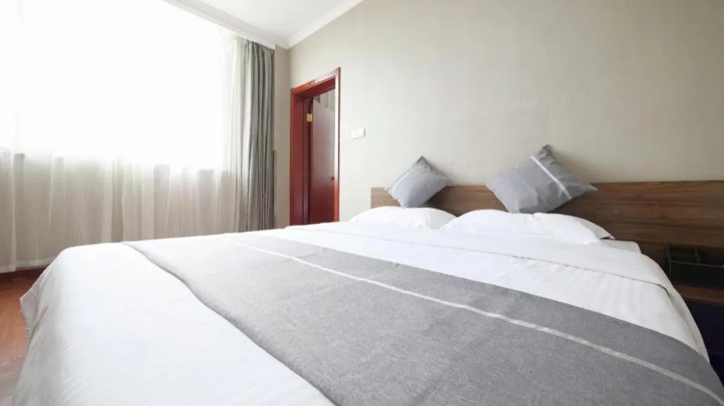 Bed in GreenTree Inn ChiZhou QinGYAng Miaoqian Road Rongxing Building Business Hotel