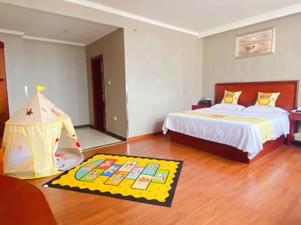 Bed in GreenTree Inn ChiZhou QinGYAng Miaoqian Road Rongxing Building Business Hotel