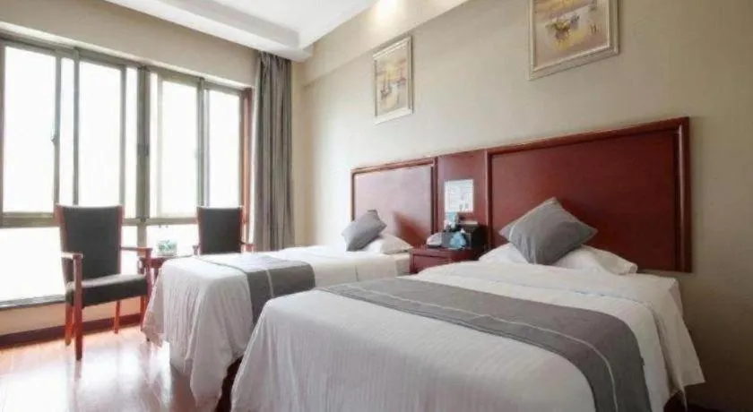 Bed in GreenTree Inn ChiZhou QinGYAng Miaoqian Road Rongxing Building Business Hotel