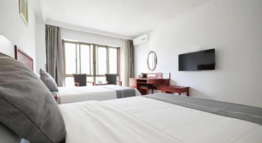 Bed in GreenTree Inn ChiZhou QinGYAng Miaoqian Road Rongxing Building Business Hotel