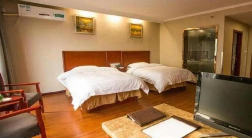 Bed in GreenTree Inn ChiZhou QinGYAng Miaoqian Road Rongxing Building Business Hotel