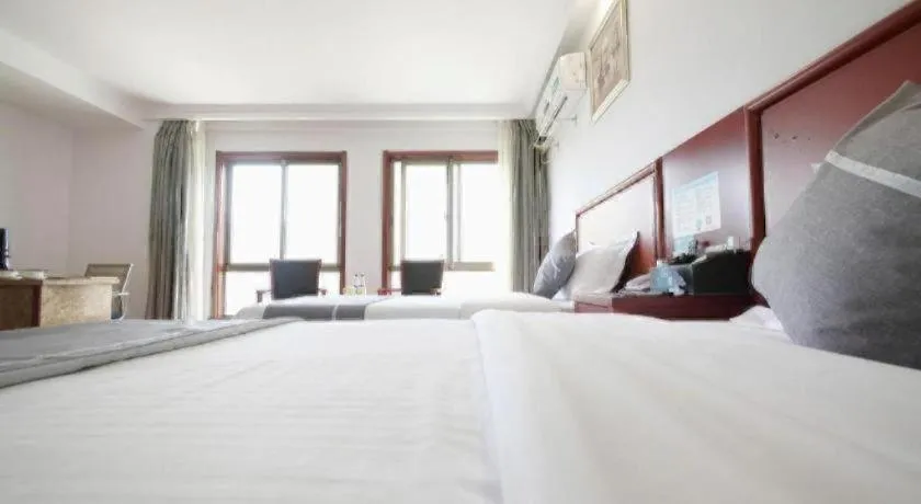 Bed in GreenTree Inn ChiZhou QinGYAng Miaoqian Road Rongxing Building Business Hotel