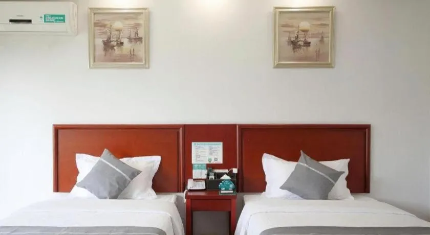 Bed in GreenTree Inn ChiZhou QinGYAng Miaoqian Road Rongxing Building Business Hotel