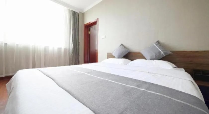 Bed in GreenTree Inn ChiZhou QinGYAng Miaoqian Road Rongxing Building Business Hotel