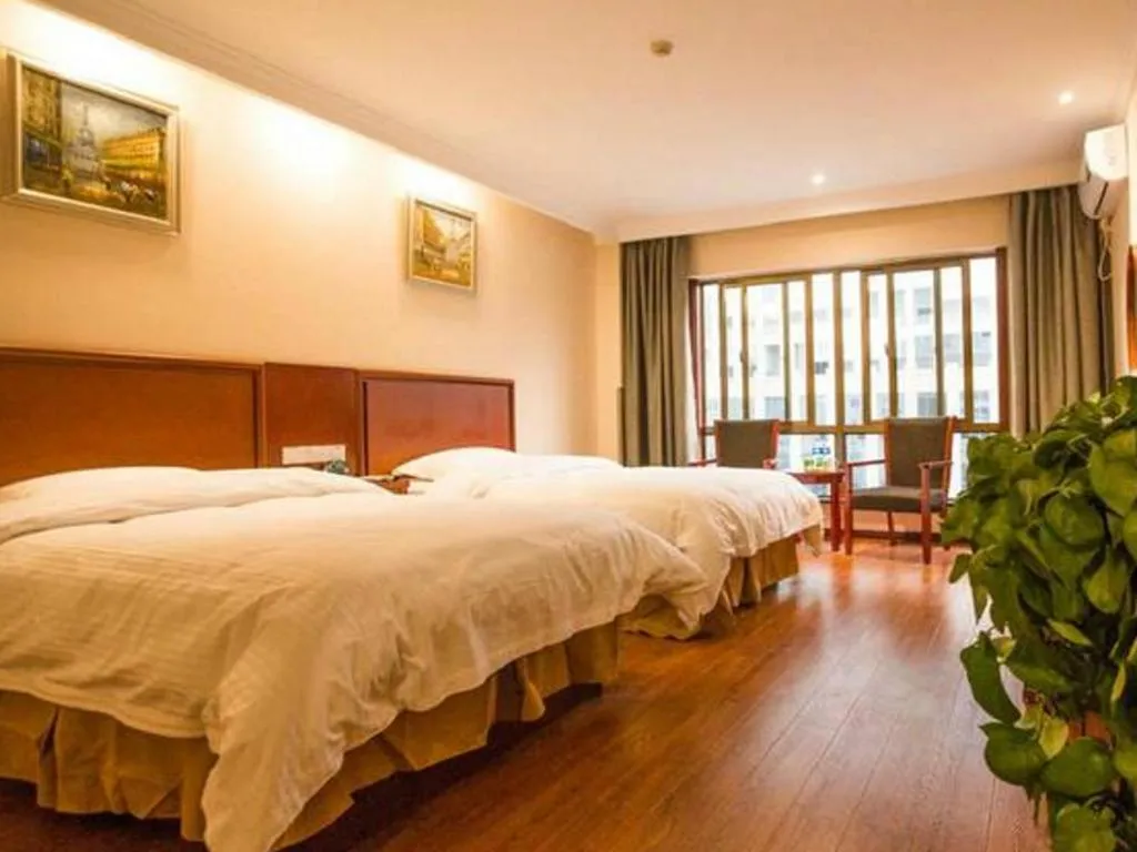 Bed in GreenTree Inn ChiZhou QinGYAng Miaoqian Road Rongxing Building Business Hotel