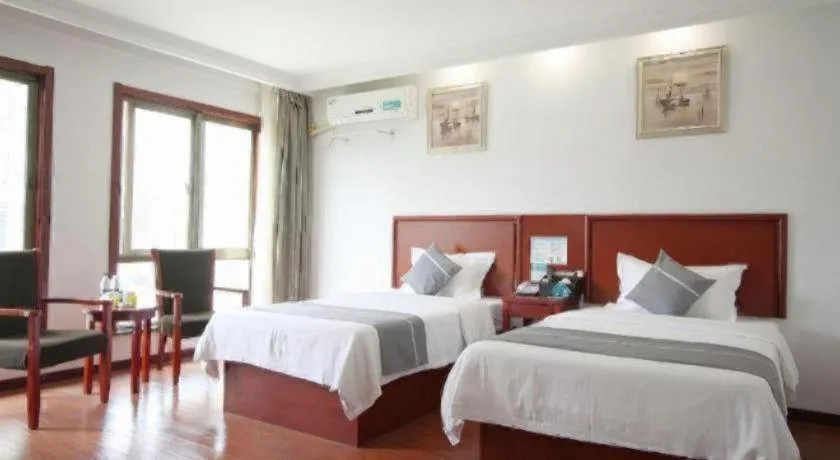 Bed in GreenTree Inn ChiZhou QinGYAng Miaoqian Road Rongxing Building Business Hotel